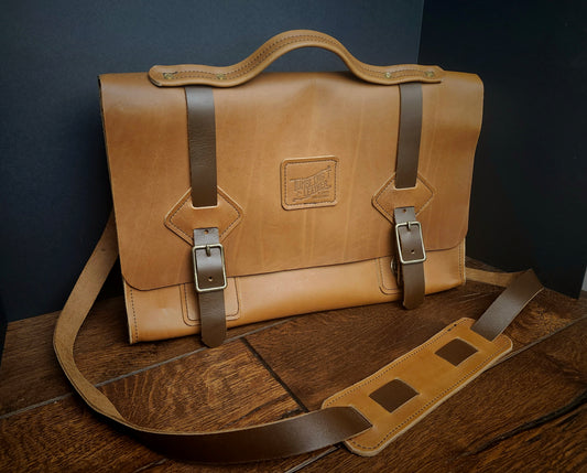 Atlas Messenger Bag - Buckskin