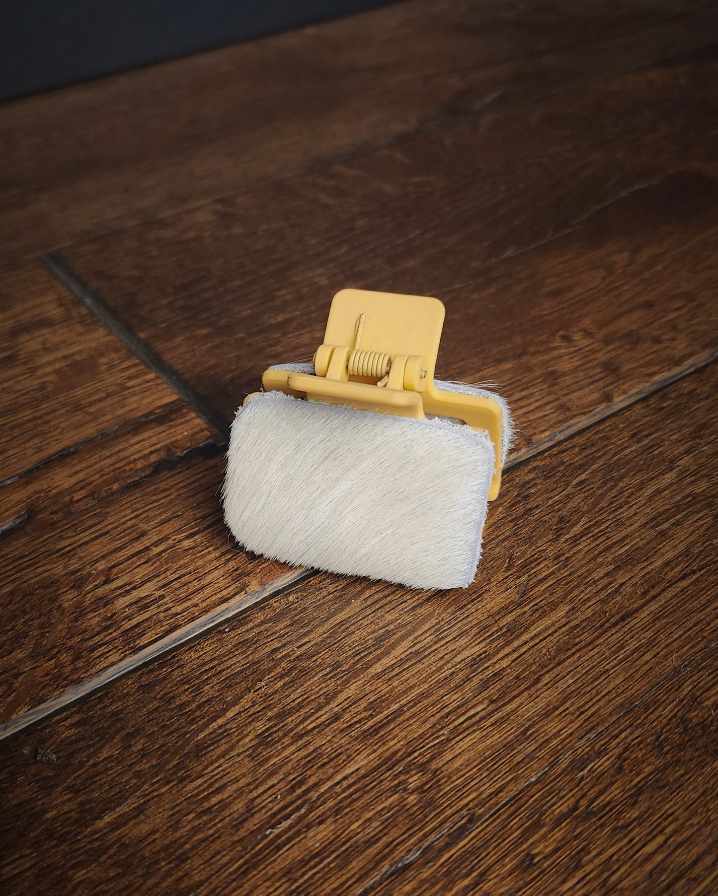 Cowhide Claw Clip - Cream Small