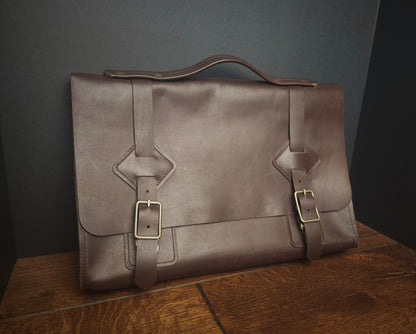 Atlas Messenger Bag - Brown