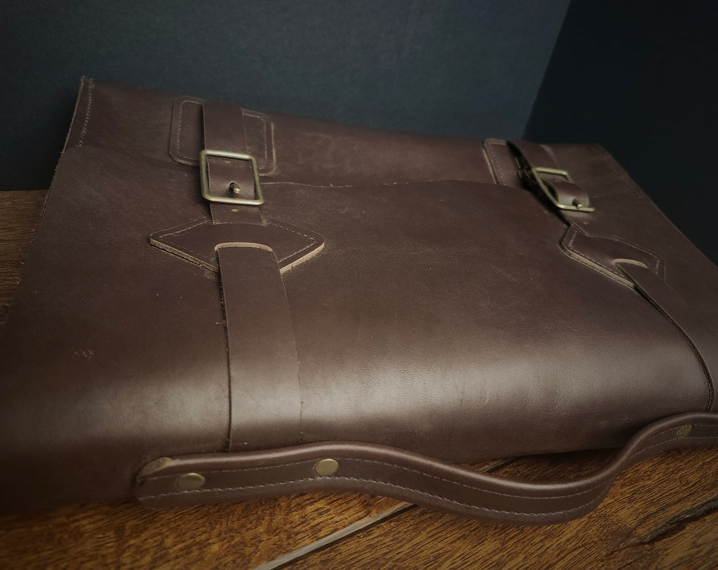 Atlas Messenger Bag - Brown