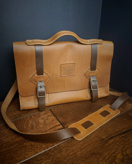 Atlas Messenger Bag - Buckskin