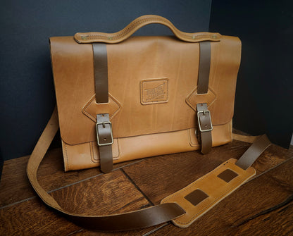 Atlas Messenger Bag - Buckskin