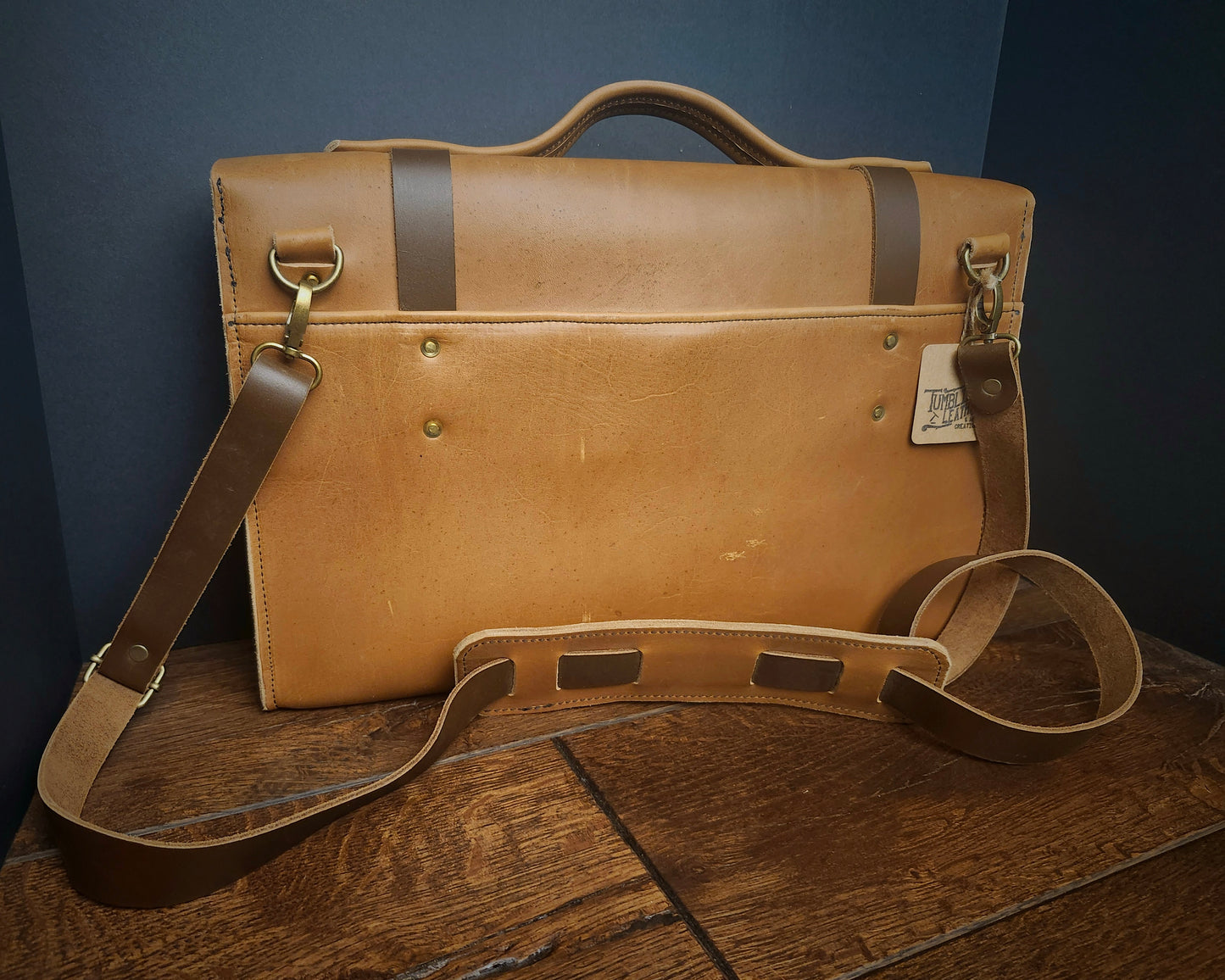 Atlas Messenger Bag - Buckskin